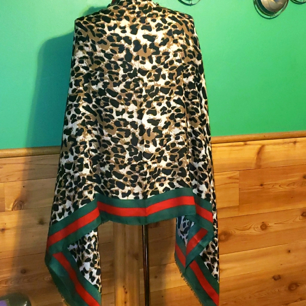 Mulberry Scarf - Picture 4 of 5